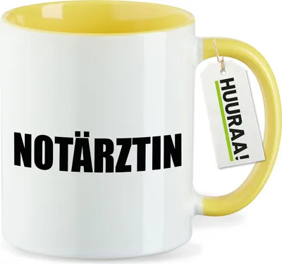 Produktbild von Huuraa Kaffeetasse Notärztin Schriftzug 330ml Gelb Keramik Kaffeebecher Geschenkidee