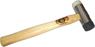Immagine prodotto di Martello in nylon con manico in legno e puntali in PVC, 450 g, 32 mm