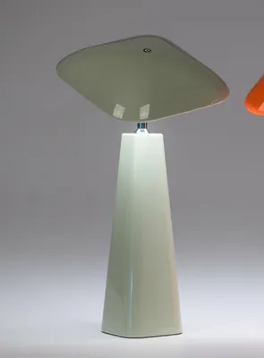 Produktbild von wiederaufladbare LED Tischlampe 70s-Style grün H. 36cm Melamin Formano