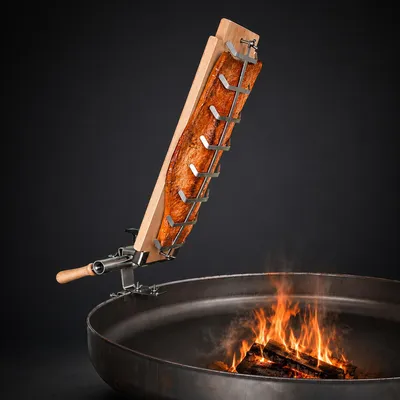 Produktbild von Flammlachsbrett 60x18 cm aus Buchenholz inkl. Edelstahlhalterung für Feuerschalen / Feuertonnen - stufenlos verstellbar