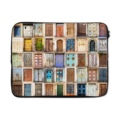 Produktbild von MuchoWow® Laptop Hülle 17 Zoll Laptoptasche Türen - Architektur - Vintage - Collage - Zipper - Schutzabdeckung