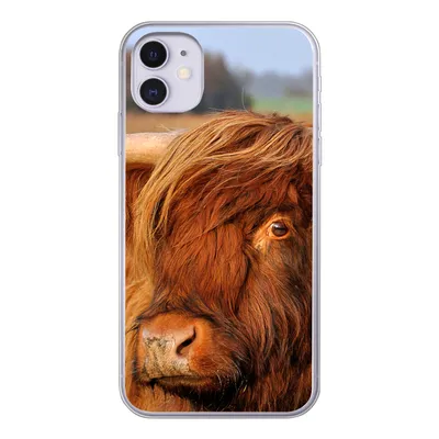 Produktbild von MuchoWow® Handyhülle Schutzhülle Hülle für iPhone 11 Schottischer Highlander - Gras - Baum Silikon Softcase Handy Hülle - Handytasche