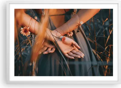 Produktbild von Gerahmtes Poster - Weißer Rahmen - Frau Hände Wiese - 70x50 cm - Wand Bild - Wanddeko - Wandbilder - Kunstposter - Wandposter - Bilderrahmen - Bilder - Kunstdruck - Wanddekoration - P2WAA70x50-5126