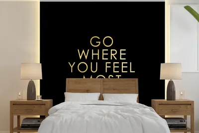 Produktbild von MuchoWow® Fototapete für Wohnzimmer oder Schlafzimmer Wandtapete Vinyl Motivtapete Zitate - Lebendig - Schwarz - Gold - 260x260 cm - Papiertapeten