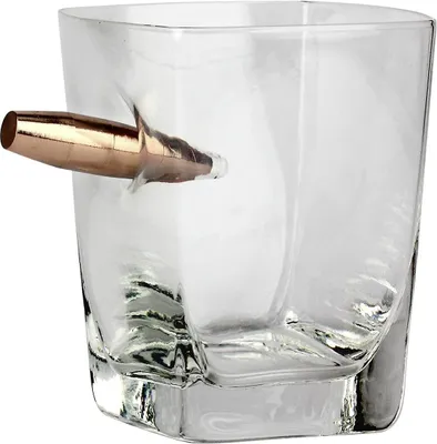 Produktbild von Whiskeyglas Last Man Standing mit Patrone als Einschuss im Glas Männergeschenk