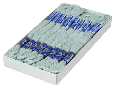 24 Docken Stickgarn mint