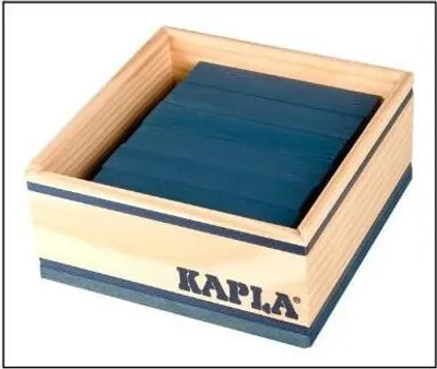 Produktbild von KAPLA Holzbauplatten Pinienholz, Dunkelblau, 40 Stück, Baustein 12x2.4x0.8 cm, Gesamt 165x165x78 mm, Holzkasten, ab 3 Jahre