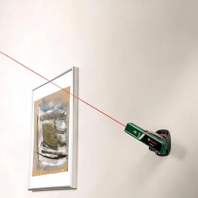 Produktbild von EasyLevel Laserwasserwaage mit Wandhalterung - Laserlinie und Laserpunkt für flexibles Ausrichten und Höhenübertragung - Bosch