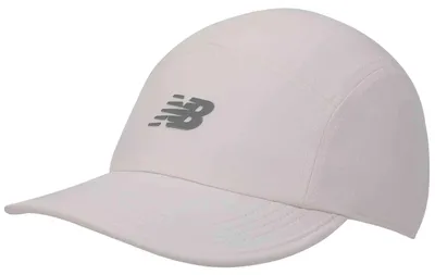 Imagen del producto de Gorra New Balance de 5 paneles, modelo Performance v2.0, uni