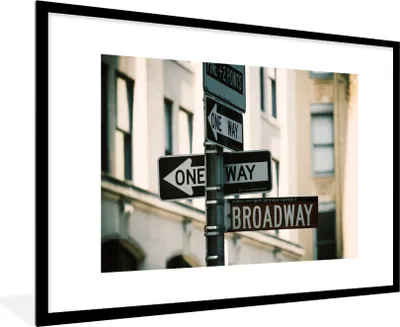 Produktbild von MuchoWow® Gerahmtes Poster New York - Manhattan - Broadway 90x60 cm - Poster mit Schwarzem Bilderrahmen Wandposter Rahmen Foto Bilder - Wanddekoration - Fotos