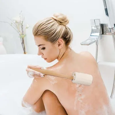 Produktbild von Luffa-Rückenreiniger mit langem Griff – Dusch- und Körperbürste zum Peeling des Rückens