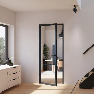 Zimmertür aus Glas mit schwarzem Rahmen in modernem, hellem Wohnraum, Türanschlag links