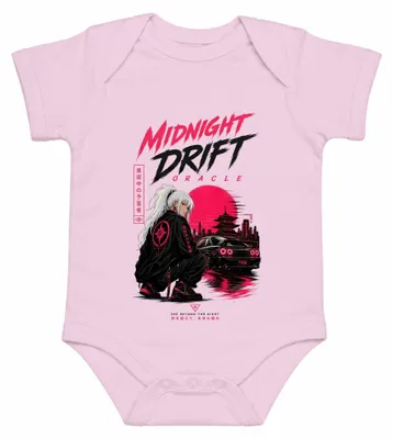 Immagine prodotto di Body per neonato, stile anime "Midnight Drift", con grafica ispirata alle auto JDM giapponesi e alla moda streetwear anni 2000, colore rosa, taglia 12/18 mesi