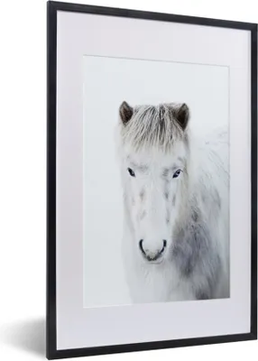 Produktbild von MuchoWow® Gerahmtes Poster Pferd - Schnee - Weiß 40x60 cm - Poster mit Schwarzem Bilderrahmen Wandposter Rahmen Foto Bilder - Poster in Rahmen