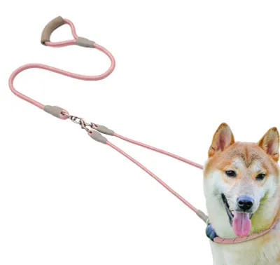 Imagen del producto de Correa resistente para perros con doble asa, de 1.5 metros