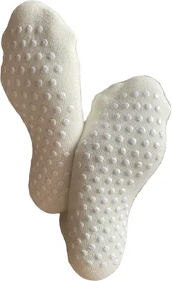 Produktbild von Kuschelsocken für Bett und Sofa in cremeweiß, super Kuschelig und warm mit 44 % Angorawolle und Anti-Rutschsohlen. Gr. 43-45