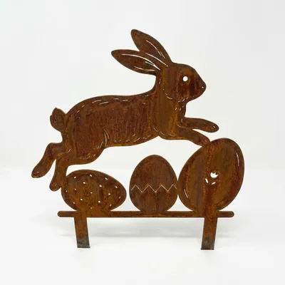 Produktbild von Osterhase springend über Ostereier 16 x 16 x 1 cm - Metall Dekofigur in Edelrost Optik - Osterdeko für Garten und Wohnraum
