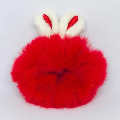 Produktbild von Fluffy Scrunchie mit Hasenohren aus Plüsch in leuchtendem Rot