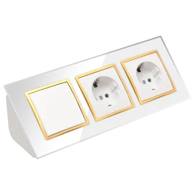 Produktbild von Glas Ecksteckdose 3-fach Steckdose + Lichtschalter Steckdosenblock 45° Verteilerdose weiß mit goldenem Rand.