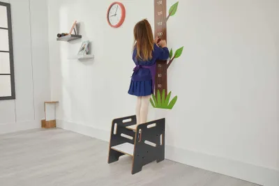 Produktbild von Skye Decor, Hochwertige Kindertrittleiter, Anthrazit & Weiß, 34 x 39 x 39 cm | 100% MDF, Stärke: 12 mm | Modernes Design, ideal für Kinderzimmer und kreative Räume.