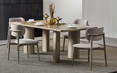 Obrázok produktu pre Elegantný béžový jedálenský stôl s drevenými nohami a 4 textilnými stoličkami
