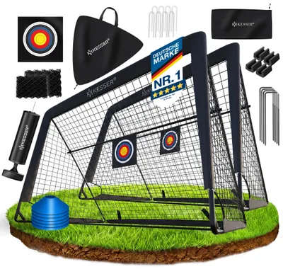 Immagine prodotto di Set di 2 porte da calcio KESSER® | Fantastico regalo per bambini, per uso interno ed esterno in giardino: antiscivolo - Accessori per l'allenamento inclusi: coni, bersaglio, borsa sportiva, pompa per palloni, productTiles.product.images.aiGenerated