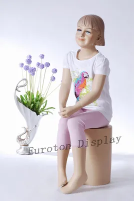 Produktbild von BB-13 Schaufensterpuppe Mädchen Kind. Hautfarbe sitzend schick modern. Modellierte Frisur