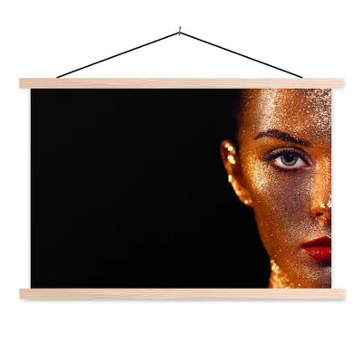 Produktbild von MuchoWow® Textilposter Make-up - Gold - Frau - Luxus - Glitzer - Kunst 60x40 cm mit holzfarbenen Rahmen - Bilder