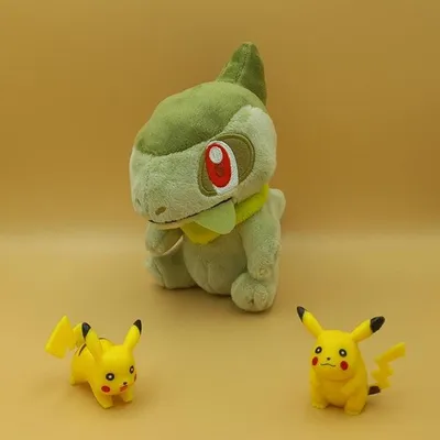 Produktbild von Pokemon Milza Kuscheltier - 14 cm Plüschtier Axew
