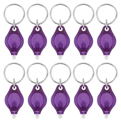 Produktbild von 10 Mini-UV-Taschenlampen als Schlüsselanhänger – aus hochwertigem Kunststoff, lila UV-LED (365 nm), kompakt (4,5 cm) und leicht. Jede Lampe bietet präzises UV-Licht zur sicheren Authentifizierung von Euro-Geldscheinen, Personalausweisen, Reisepässen und Führerscheinen sowie zur Detektion fluoreszierender Substanzen wie Katzenurin. Mit zwei Betriebsarten: direkter Knopfdruck für spontane Nutzung oder Schiebe-Schalter für freihändige Anwendung. Ideal als praktische Alltags-Helfer am Schlüsselbund, im Portemon