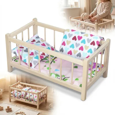 Produktbild von Ein Puppenbett aus Holz in einer natürlichen Farbe mit herzförmiger Bettwäsche und einer Matratze