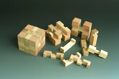 Immagine prodotto di Gioco in legno a forma di cubo, dimensioni 4x4 cm, NUOVO