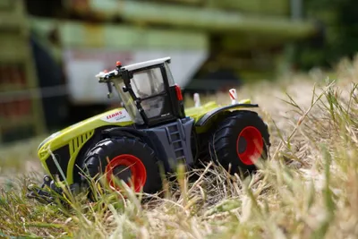 Image de Tracteur britannique TOMY Claas Xerion 5000 43246