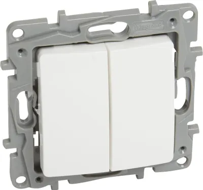 Image de Interrupteur double escalier 10A Niloe 764502 Legrand 2185