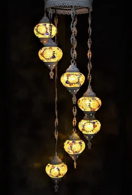 Productafbeelding van Hanglamp van handgemaakt glasmozaïek in geel en wit, met 7 lampen, een oosterse kroonluchter, ongeveer 155 cm lang