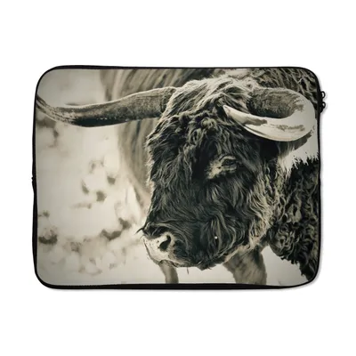 Produktbild von MuchoWow® Laptop Hülle 17 Zoll Laptoptasche Schottischer Highlander - Schnee - Hörner - Zipper - Schutzabdeckung