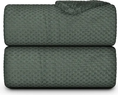 Produktbild von Kuscheldecke Flanell Decke 150x200cm ( Moon Mist Grau ) Flauschige Struktur Wohndecke für Sofa, Couch und Bett, Tagesdecke Sofaüberwurf