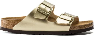 Produktbild von Kaufen Sie die Birkenstock Arizona Gold mit schmalem Fußbett bei Kicksshop. Stilvolle goldene Damensandale mit dem legendären Birkenstock-Fußbett.