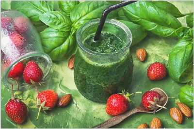Produktbild von Wallario Wandbild Grüner Smoothie mit Erdbeeren, Größe: 61 x 91,5 cm, Poster mit rahmenlosen Bildhalter
