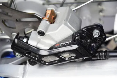 Produktbild von SCAR Carbon-Bremssattelprotektor hinten