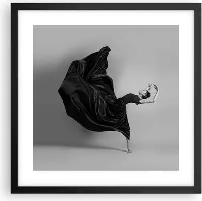 Produktbild von Gerahmtes Poster - Schwarzer Rahmen - Tanz Schwarz Kleid - 40x40 cm - Wand Bild - Wanddeko - Wandbilder - Kunstposter - Wandposter - Bilderrahmen - Bilder - Kunstdruck - P2BAC40x40-4869