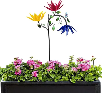 Produktbild von 180 cm großes Windspiel aus Metall für den Garten, Gartenstecker mit Blüten und Schmetterlingen, Windskulptur für den Außenbereich
