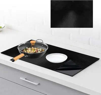 Obrázek produktu pro Silikonová ochranná podložka na indukční varnou desku, 52 x 80 cm, obdélníková, magnetická, tepelně izolační.