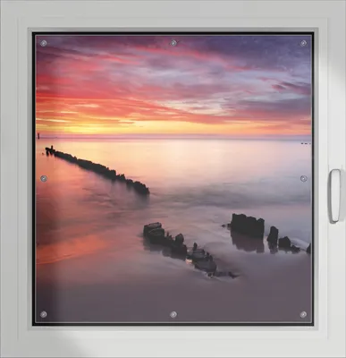 Produktbild von Wallario Lichtschutzbild, Dekorativer Sichtschutz Sonnenschutz 96 x 100 cm mit Motiv: Sandstrand im Sonnenuntergang - Roter Himmel - Verdunklung ohne Bohren