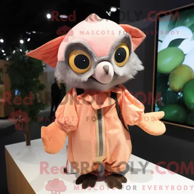 Produktbild von Maskottchen REDBROKOLY einer Pfirsichfruchtfledermaus mit Parka und Schnürsenkeln