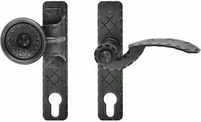 Produktbild von UHRIG Schmiedeeisen Türbeschlag Wechselgarnitur rechts mit Stoßgriff und Klinke für Gartentüren Antik Schwarz/Silber Klinke 140mm Knopf Ø60mm Schild 33x163x2mm (BxHxT) PZ 72mm Lochabstand 67mm Rustikal Vintage-Design