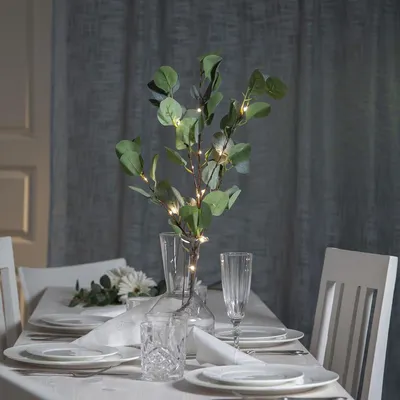 LED Leuchtzweig 'Eukalyptus' - 15 warmweiße LED - H: 90cm - Batteriebetrieb - Timer - grüne Blätter