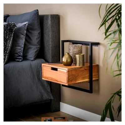 Produktbild von Hängender Nachttisch Kaia aus Massivholz - Metall & Holz mit Schublade und Ablage, Dunkelbraunes Regal mit schwarzem Metallrahmen, Schwebendes Schlafzimmerregal