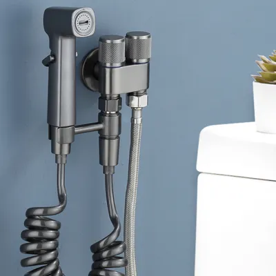 Produktbild von Duschköpfe & -brausen, Edelstahl Handbrause, doppelter Steuerung, drehbare Halterung, Eckventil mit einem Eingang und zwei Ausgängen, 1,5 m Schlauch