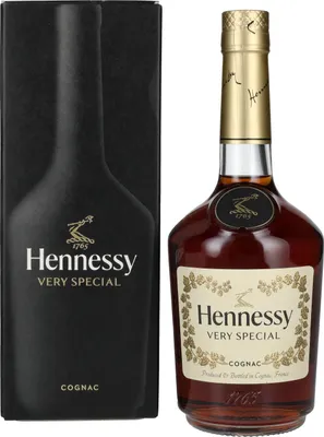 A bottle of Hennessy Very Special Cognac and its gift box are displayed against a white background.